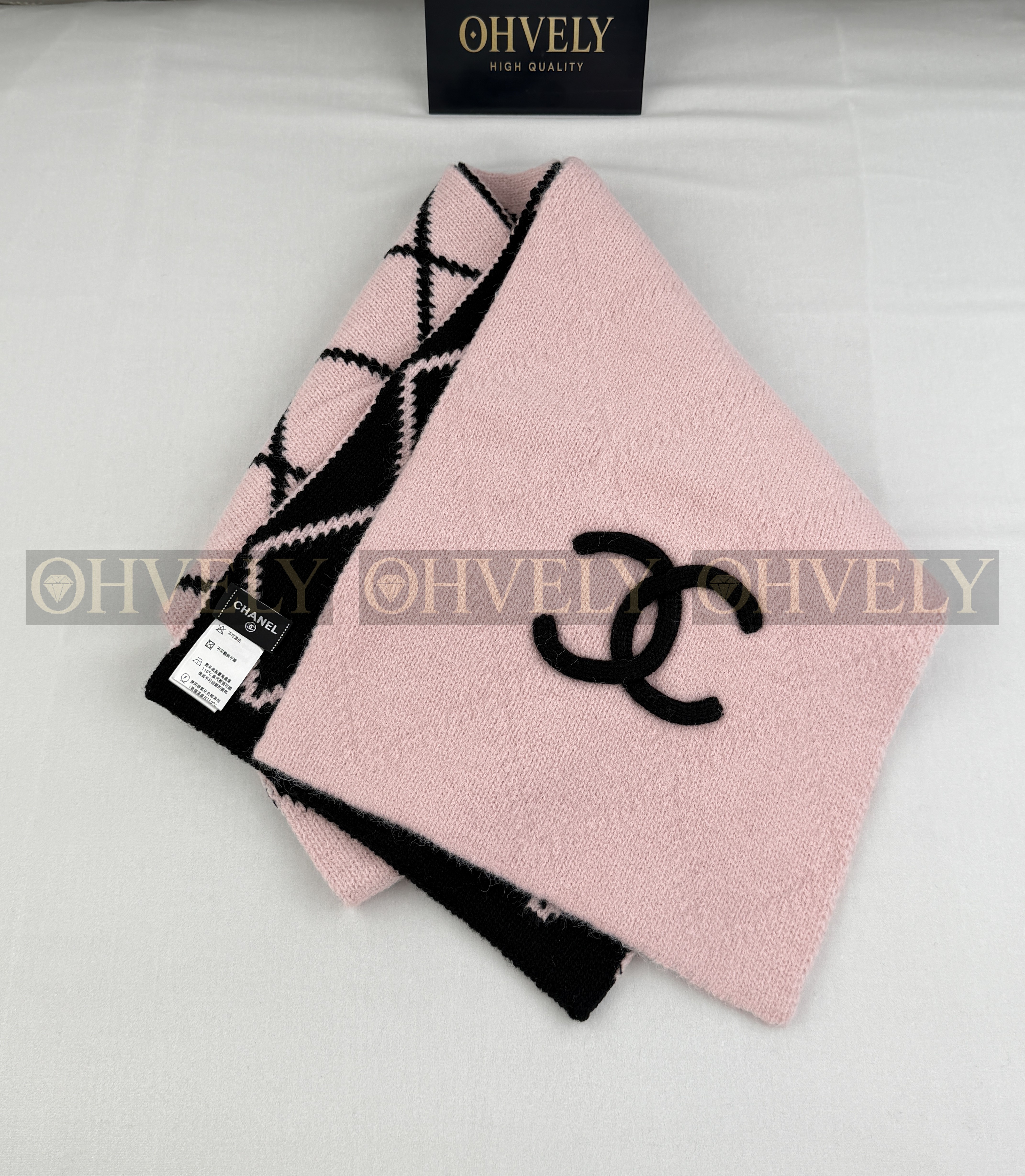 샤넬 CC로고 머플러 핑크/블랙 (Reversible) 상품 썸네일