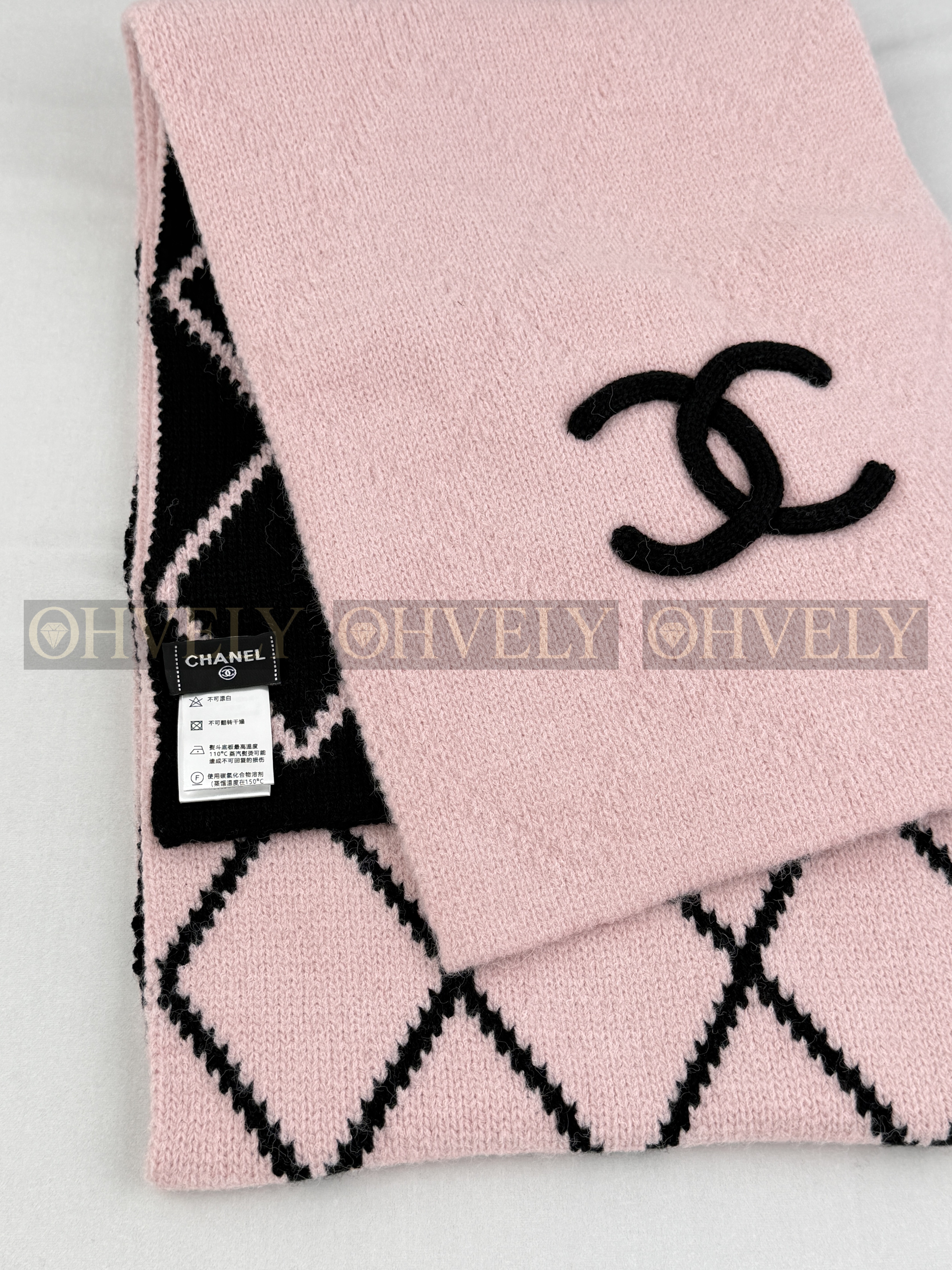 샤넬 CC로고 머플러 핑크/블랙 (Reversible) 상품 썸네일