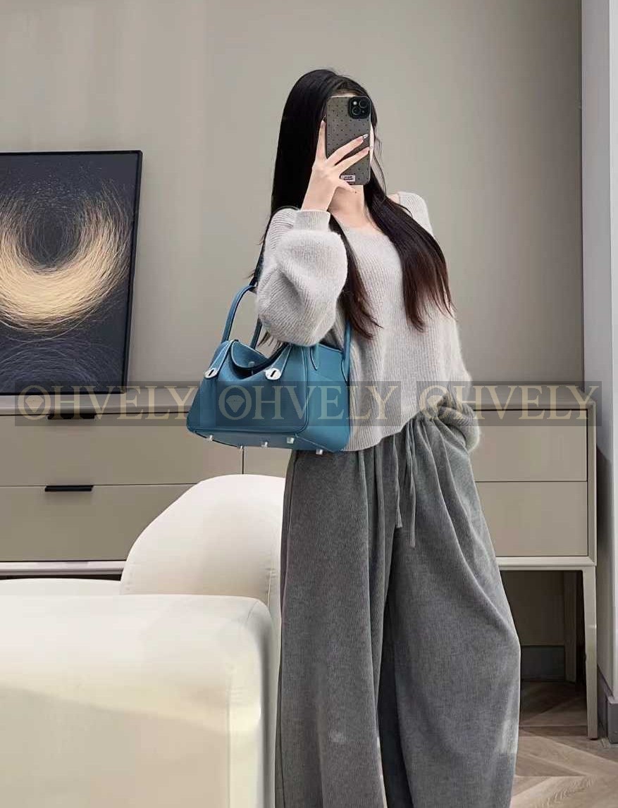 Hermès Lindy 26 블루(Bleu Jean)/금장 (시중가1600만) 상품 썸네일
