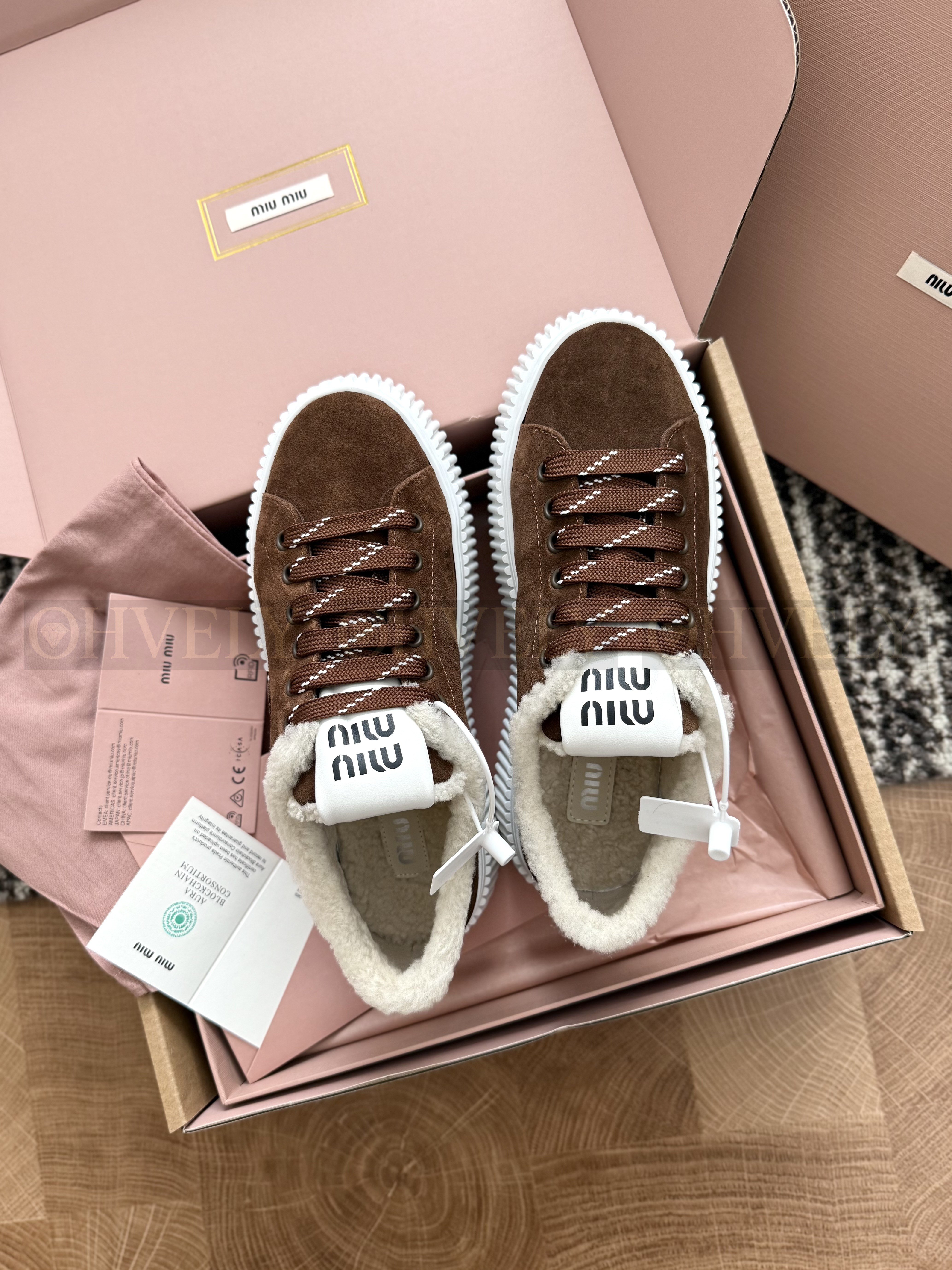 Miu miu 스웨이드 시어링 스니커즈(하이엔드급) 상품 썸네일