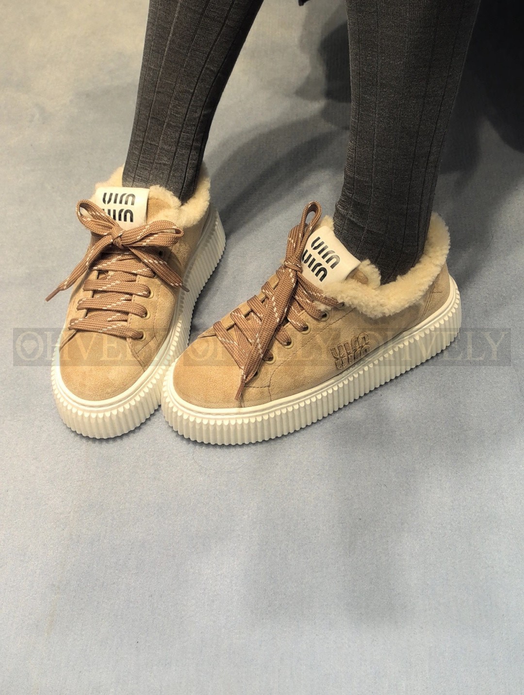 Miu miu 스웨이드 시어링 스니커즈(하이엔드급) 상품 썸네일