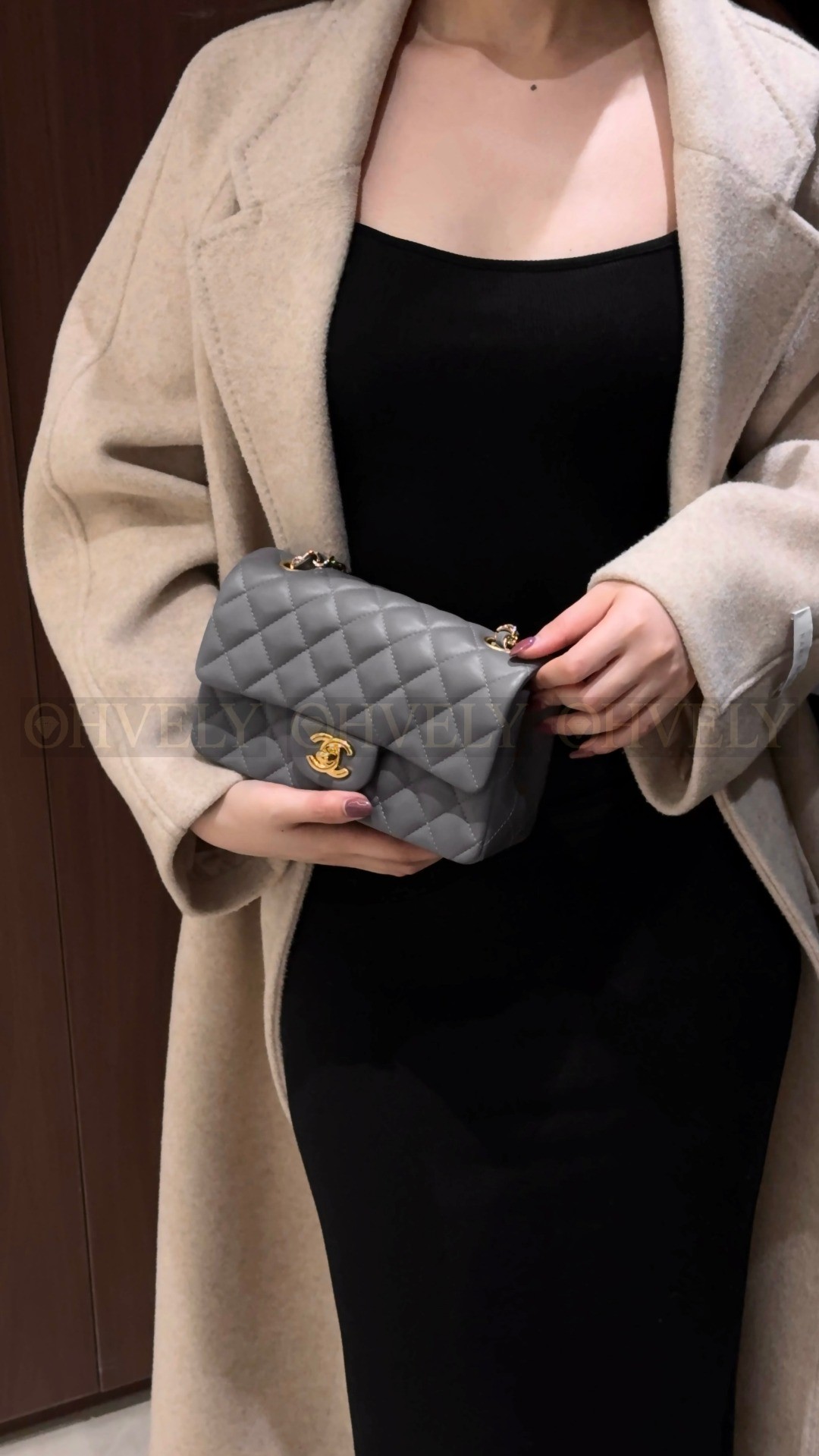 Chanel(샤넬) 그레이 캐비어 클래식 미듐 금장체인 숄더백 (매장가 1550만) 상품 썸네일