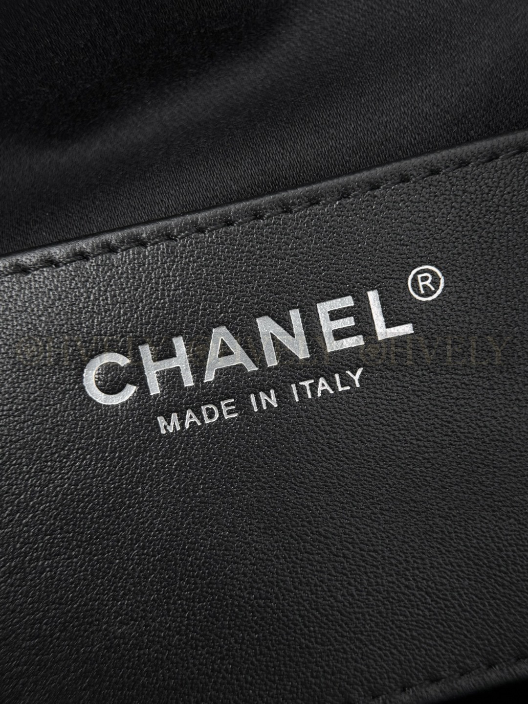 CHANEL 25 실버 메탈 상품 썸네일