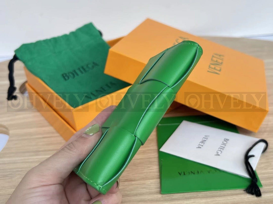 보테가 베네타 카세트 플랩 카드지갑 상품 썸네일