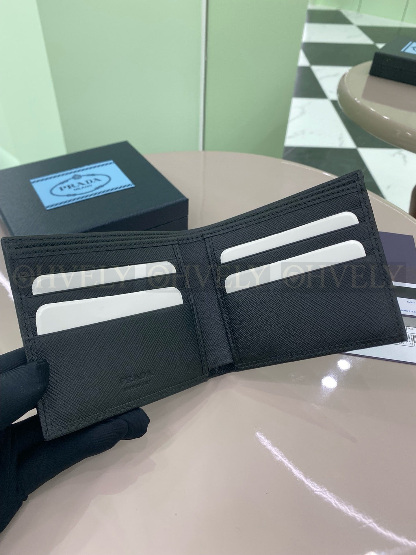 프라다 메탈 로고 사피아노 반지갑 상품 썸네일
