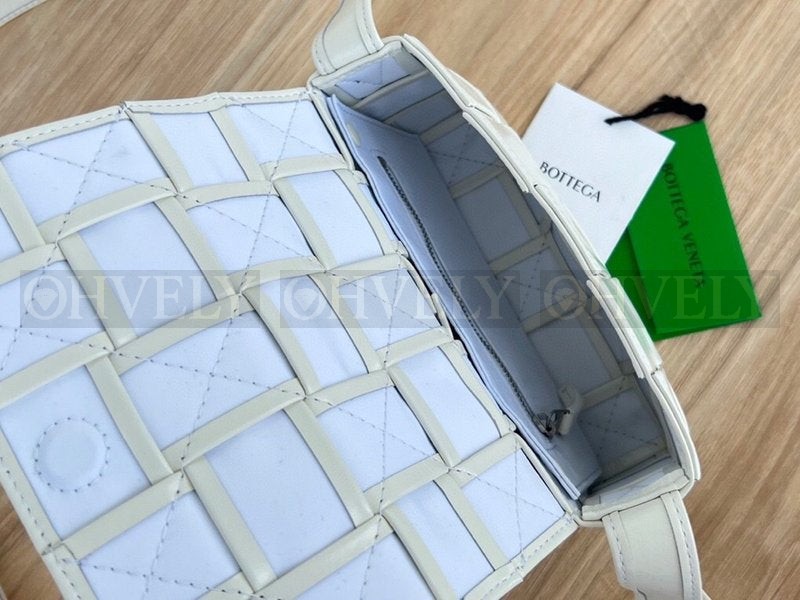 보테가 베네타 삼각 버클 카세트백 스몰 상품 썸네일