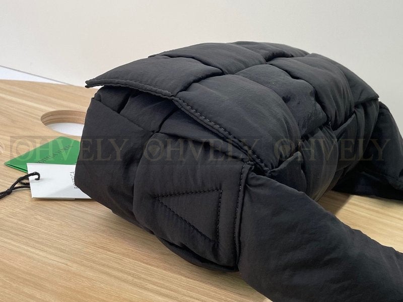 보테가 베네타 나일론 카세트백 상품 썸네일