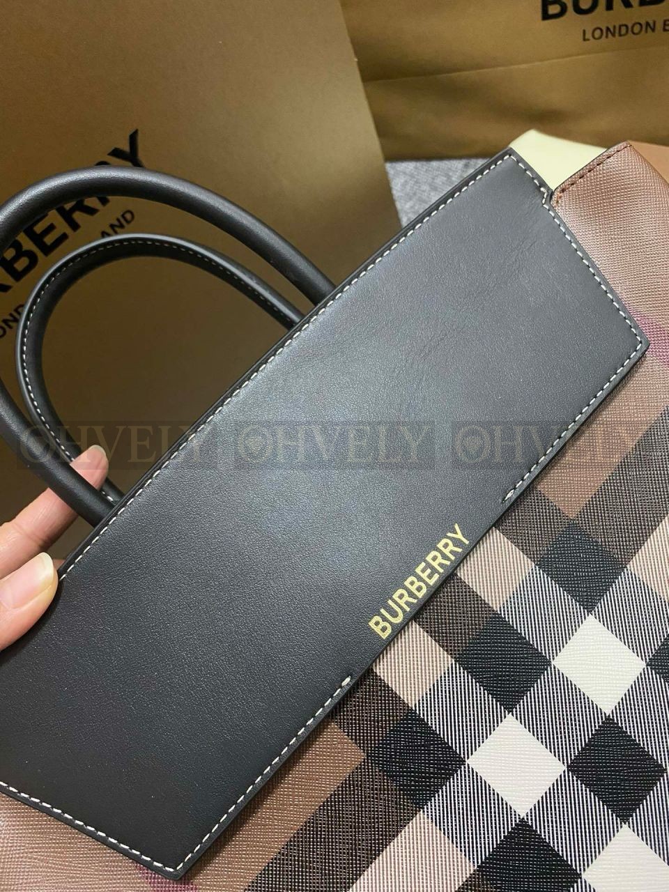버버리 체크 레더 캐서린 백 상품 썸네일