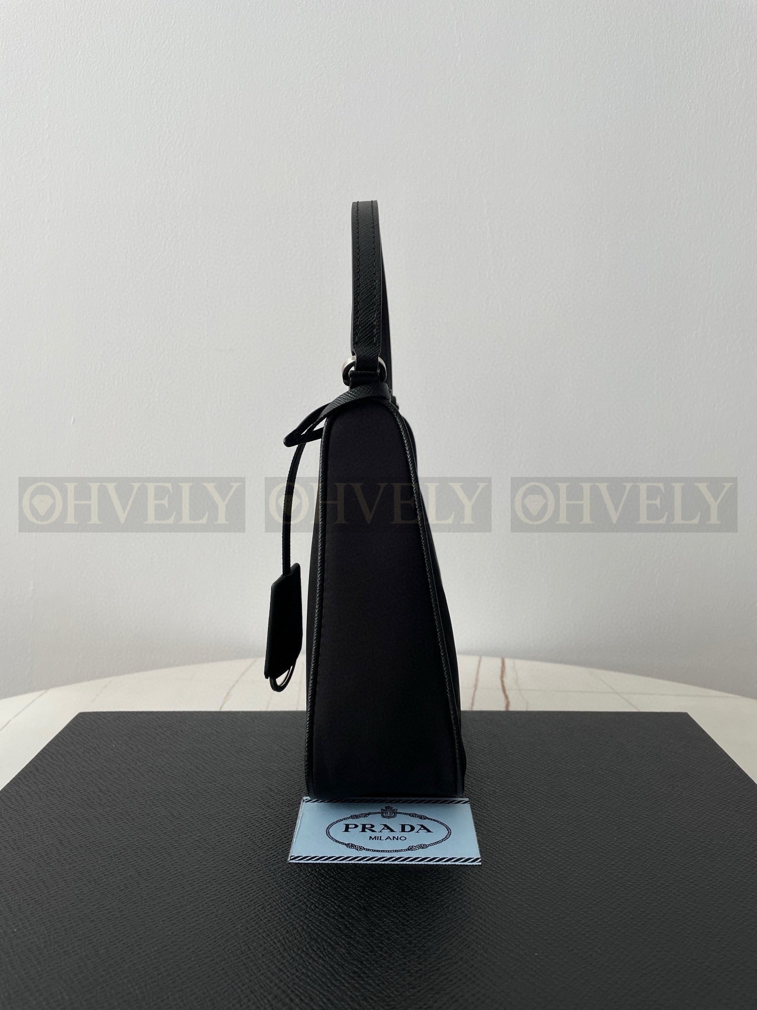프라다 리에디션 리나일론 호보백 사피아노 핸들 상품 썸네일