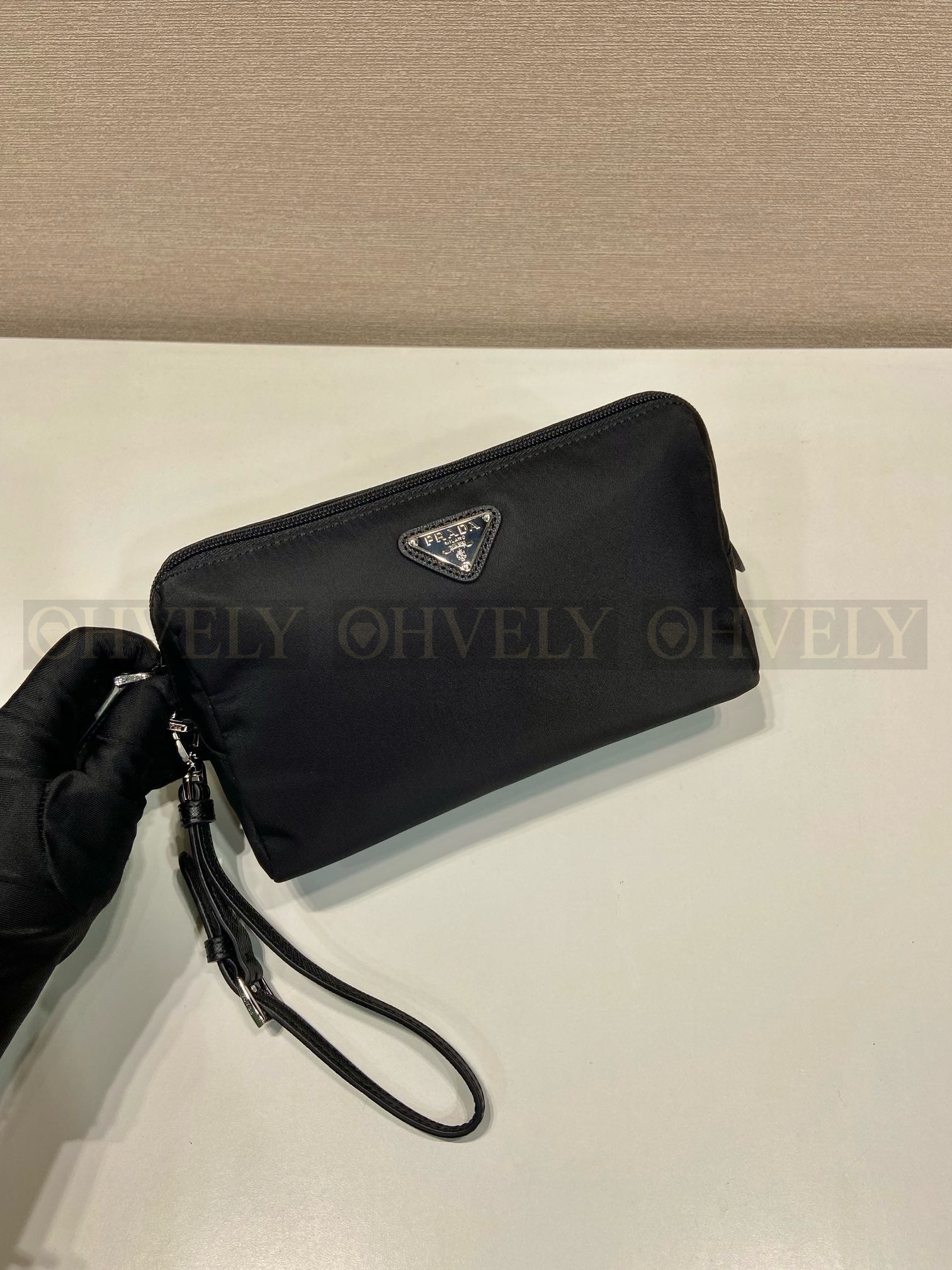 프라다 미디엄 리나일론 파우치 상품 썸네일