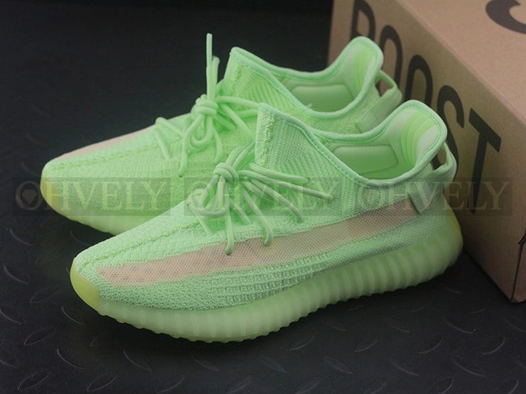 YEEZY 350 V2 글로우 상품 썸네일
