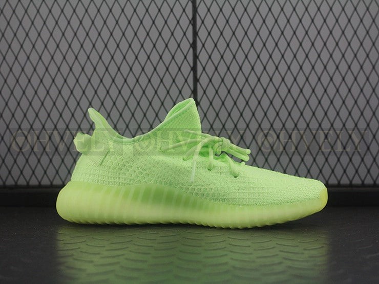 YEEZY 350 V2 글로우 상품 썸네일