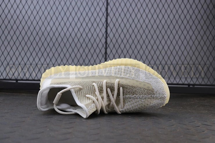 YEEZY 350 V2 네추럴 상품 썸네일
