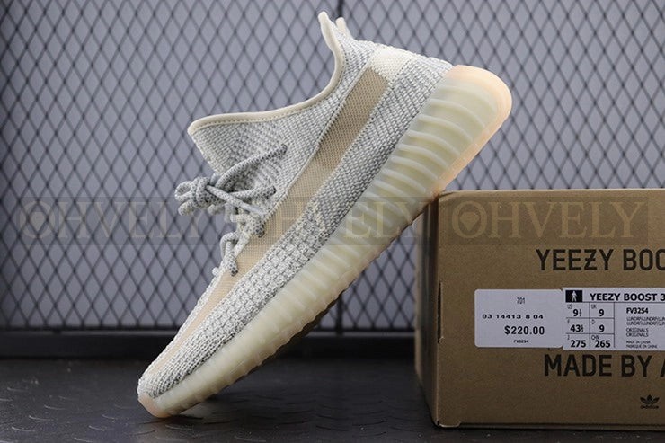 YEEZY 350 V2 룬드마크 리플렉티브 상품 썸네일
