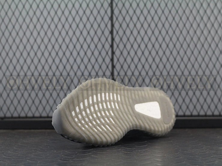 YEEZY 350 V2 벨루가 상품 썸네일