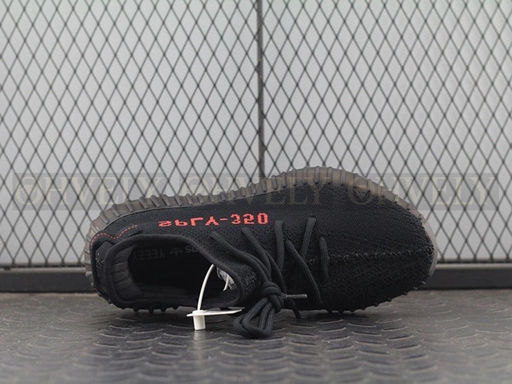 YEEZY 350 V2 브레드 상품 썸네일