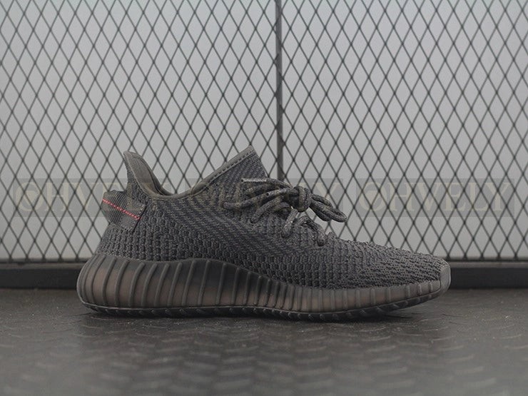 YEEZY 350 V2 블랙 상품 썸네일