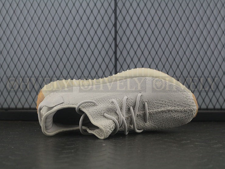 YEEZY 350 V2 세서미 상품 썸네일