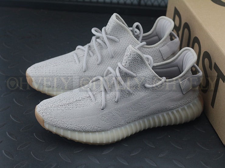 YEEZY 350 V2 세서미 상품 썸네일