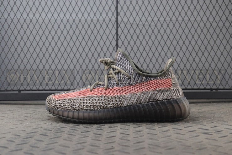 YEEZY 350 V2 애쉬스톤