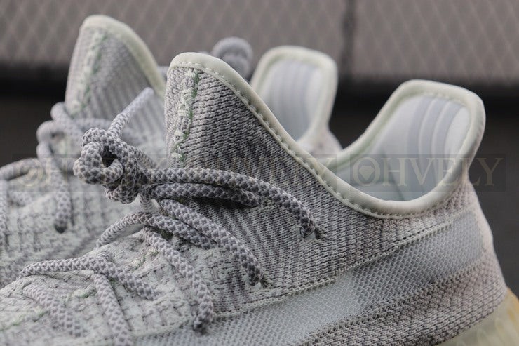 YEEZY 350 V2 예사야 상품 썸네일