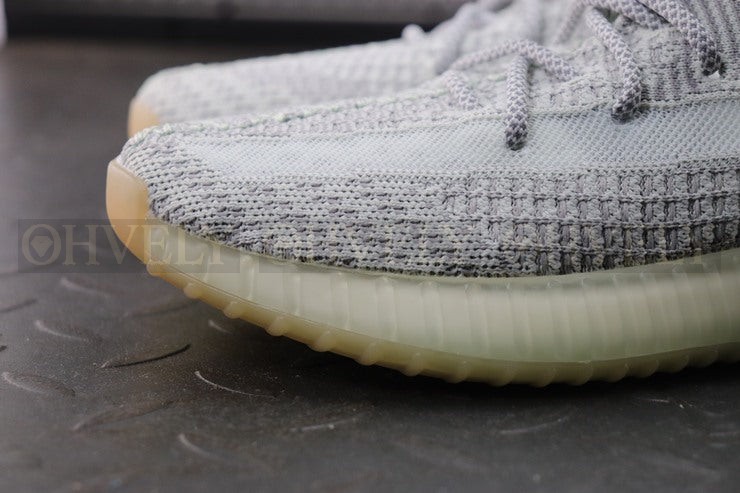 YEEZY 350 V2 예사야 상품 썸네일