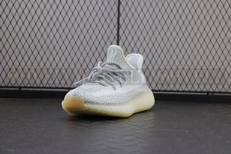 YEEZY 350 V2 예사야 리플렉티브 상품 썸네일