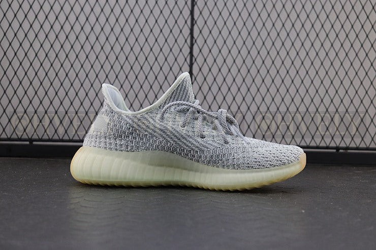 YEEZY 350 V2 예사야 리플렉티브 상품 썸네일