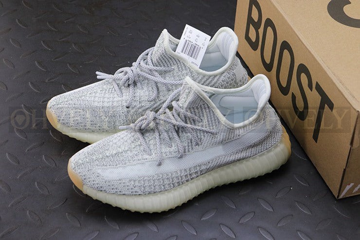 YEEZY 350 V2 예사야 리플렉티브 상품 썸네일