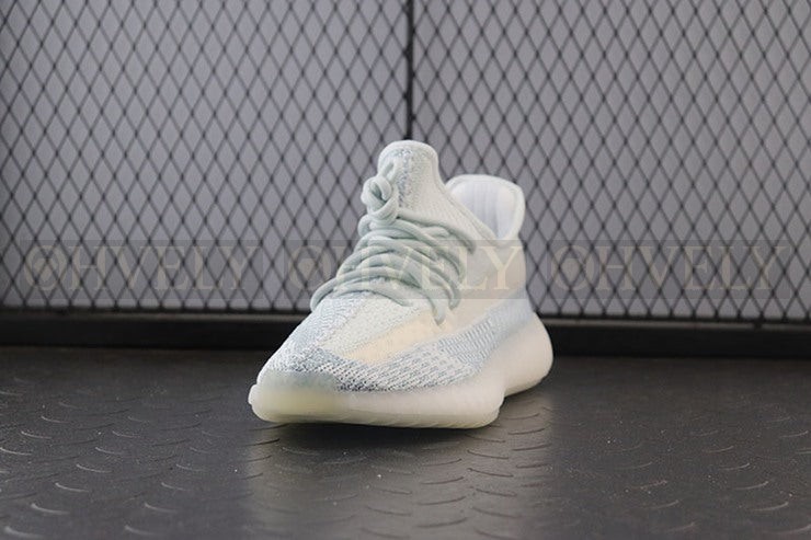 YEEZY 350 V2 클라우드 화이트 상품 썸네일
