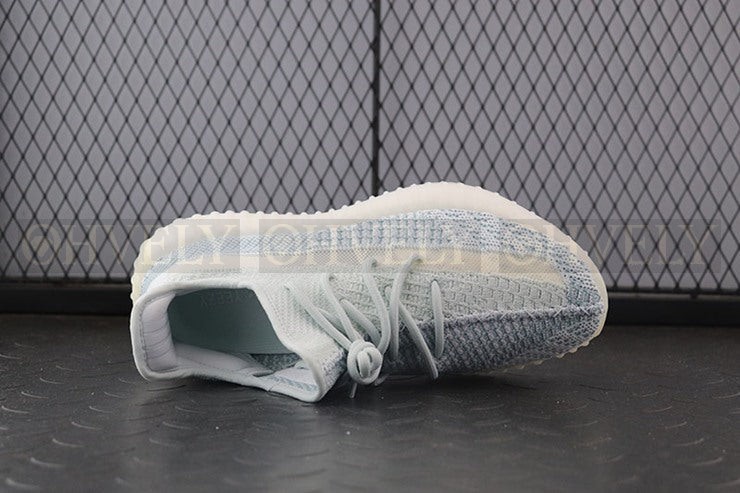 YEEZY 350 V2 클라우드 화이트 상품 썸네일