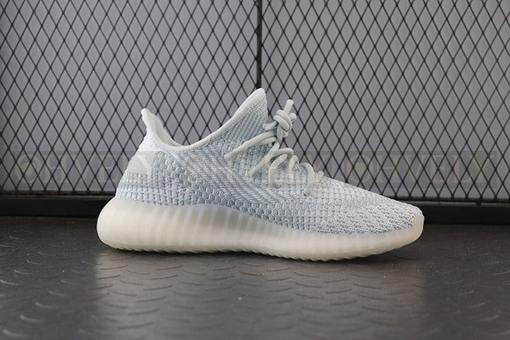 YEEZY 350 V2 클라우드 화이트 상품 썸네일