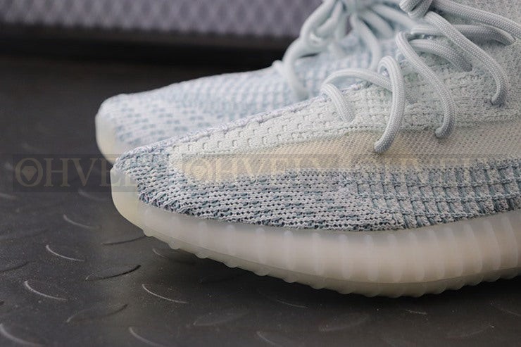 YEEZY 350 V2 클라우드 화이트 상품 썸네일