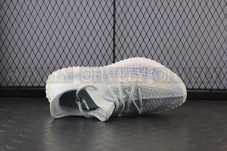 YEEZY 350 V2 클라우드 화이트 리플렉티브 상품 썸네일