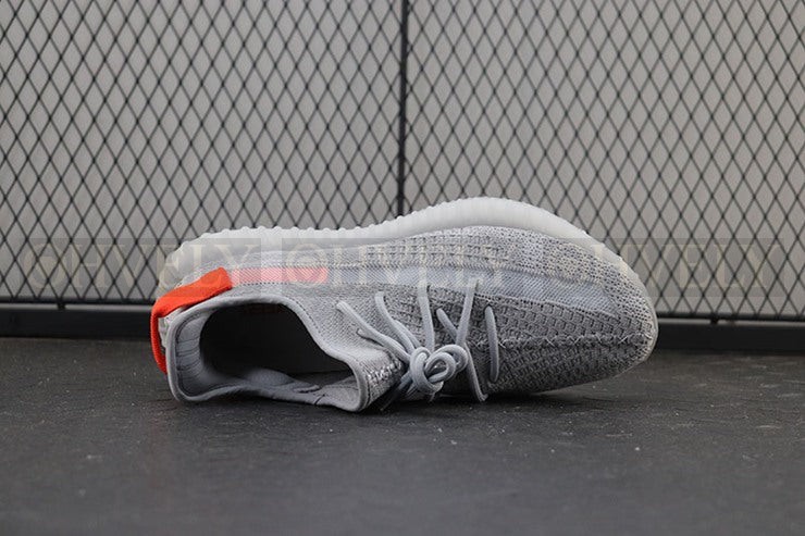 YEEZY 350 V2 테일라이트 상품 썸네일