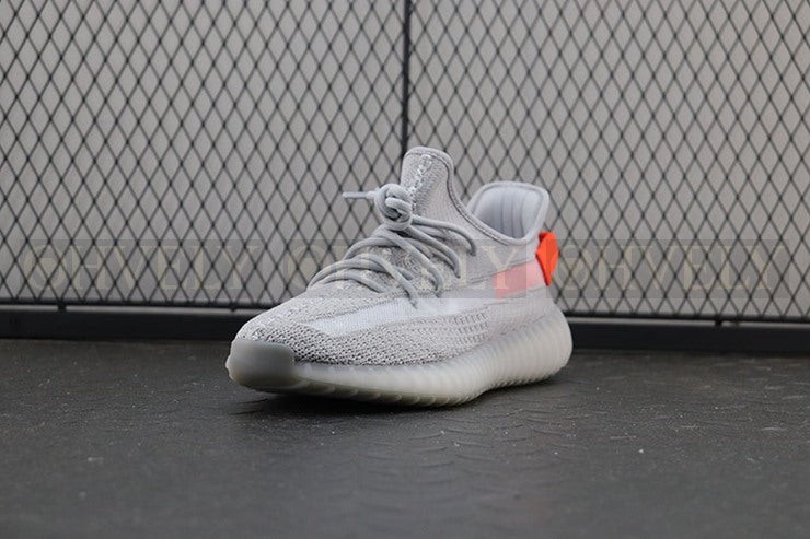 YEEZY 350 V2 테일라이트 상품 썸네일