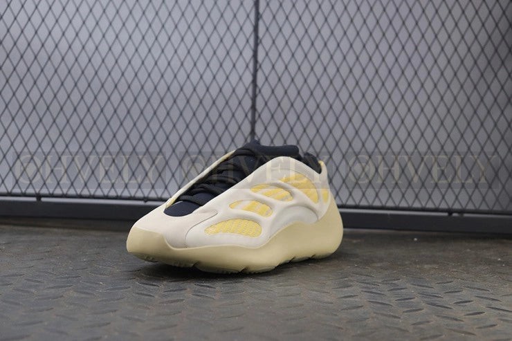 YEEZY 700 V3 새플라워 상품 썸네일