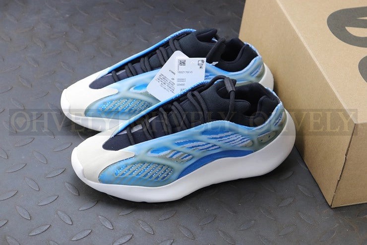 YEEZY 700 V3 아자레스 상품 썸네일