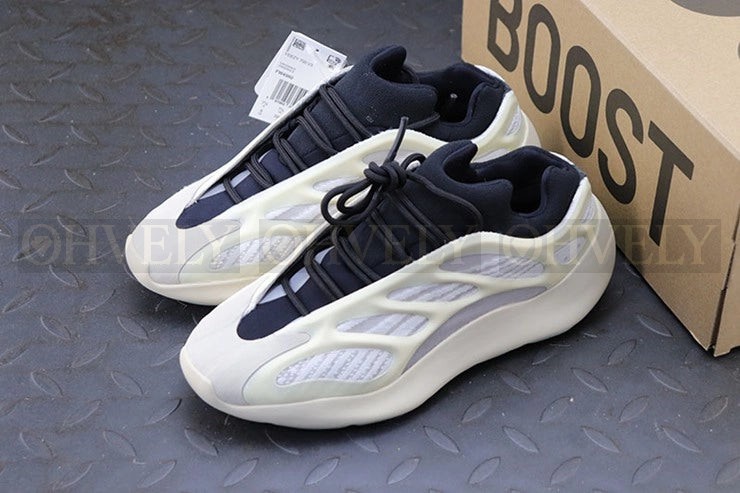 YEEZY 700 V3 아자엘 상품 썸네일