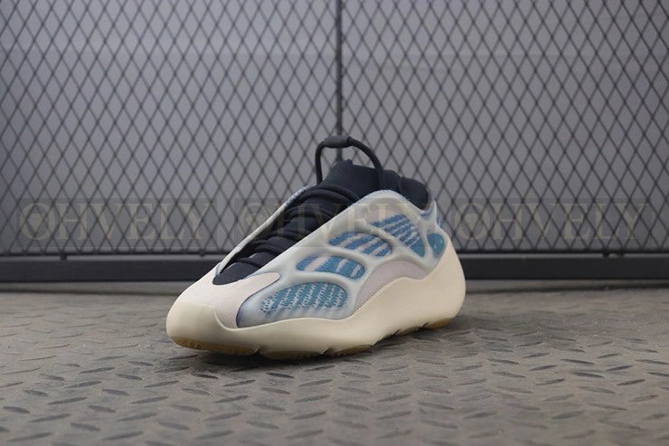 YEEZY 700 V3 카이아나이트 상품 썸네일