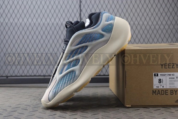 YEEZY 700 V3 카이아나이트 상품 썸네일