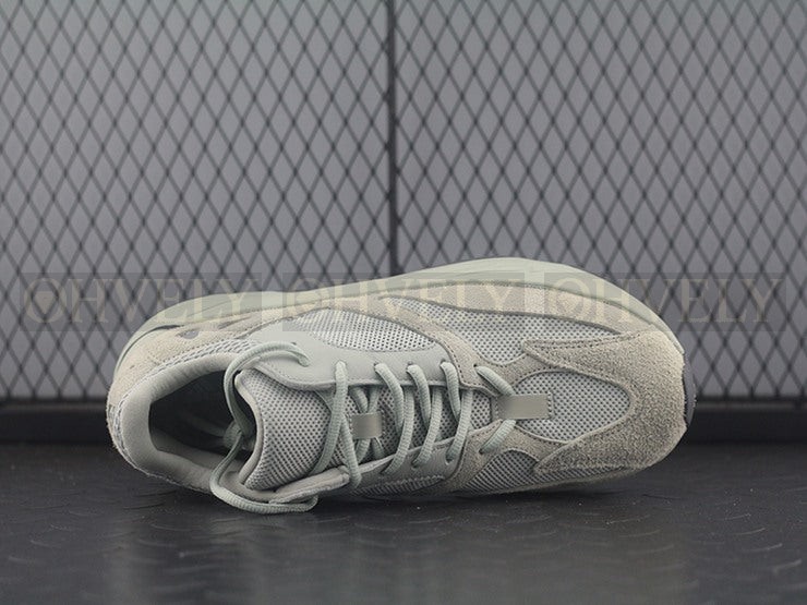 YEEZY 700 솔트 상품 썸네일