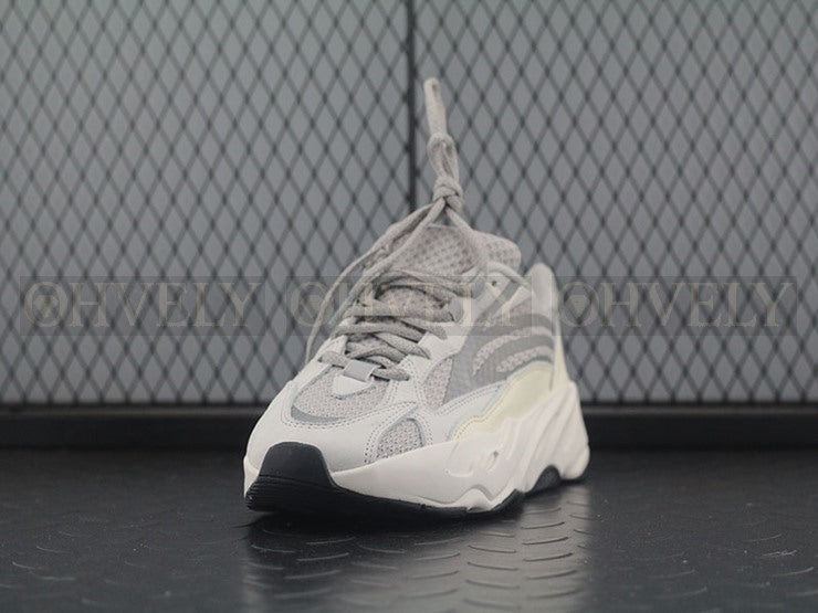 YEEZY 700 스태틱 상품 썸네일