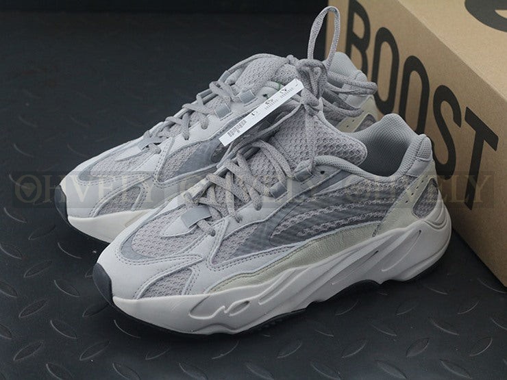 YEEZY 700 스태틱 상품 썸네일