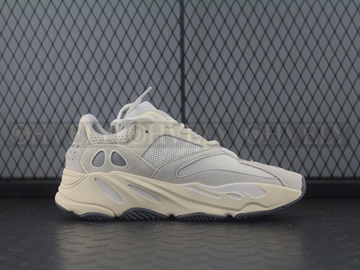 YEEZY 700 아날로그 상품 썸네일