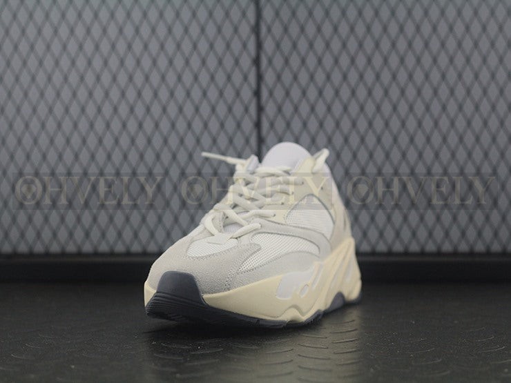 YEEZY 700 아날로그 상품 썸네일