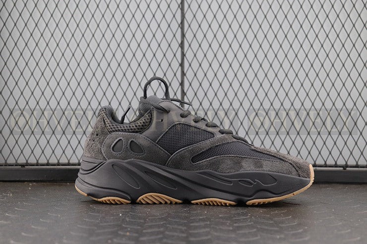 YEEZY 700 유틸리티 블랙 상품 썸네일