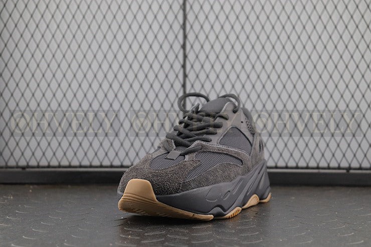 YEEZY 700 유틸리티 블랙 상품 썸네일