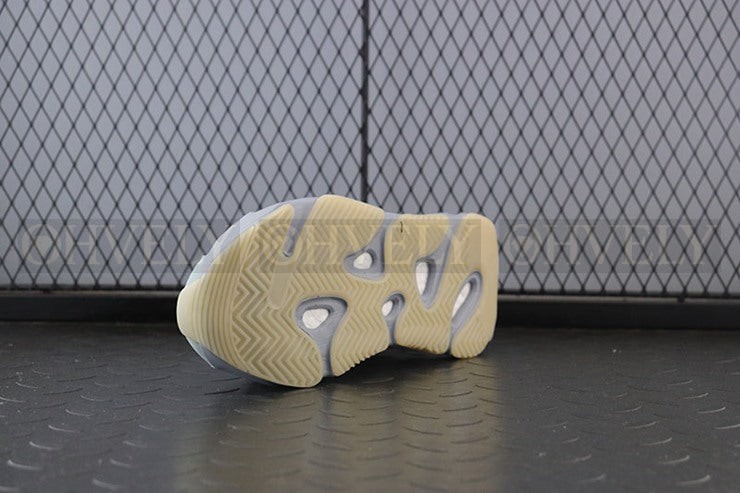 YEEZY 700 이너시아 상품 썸네일