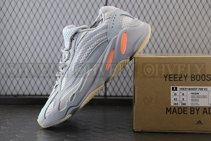 YEEZY 700 이너시아 상품 썸네일